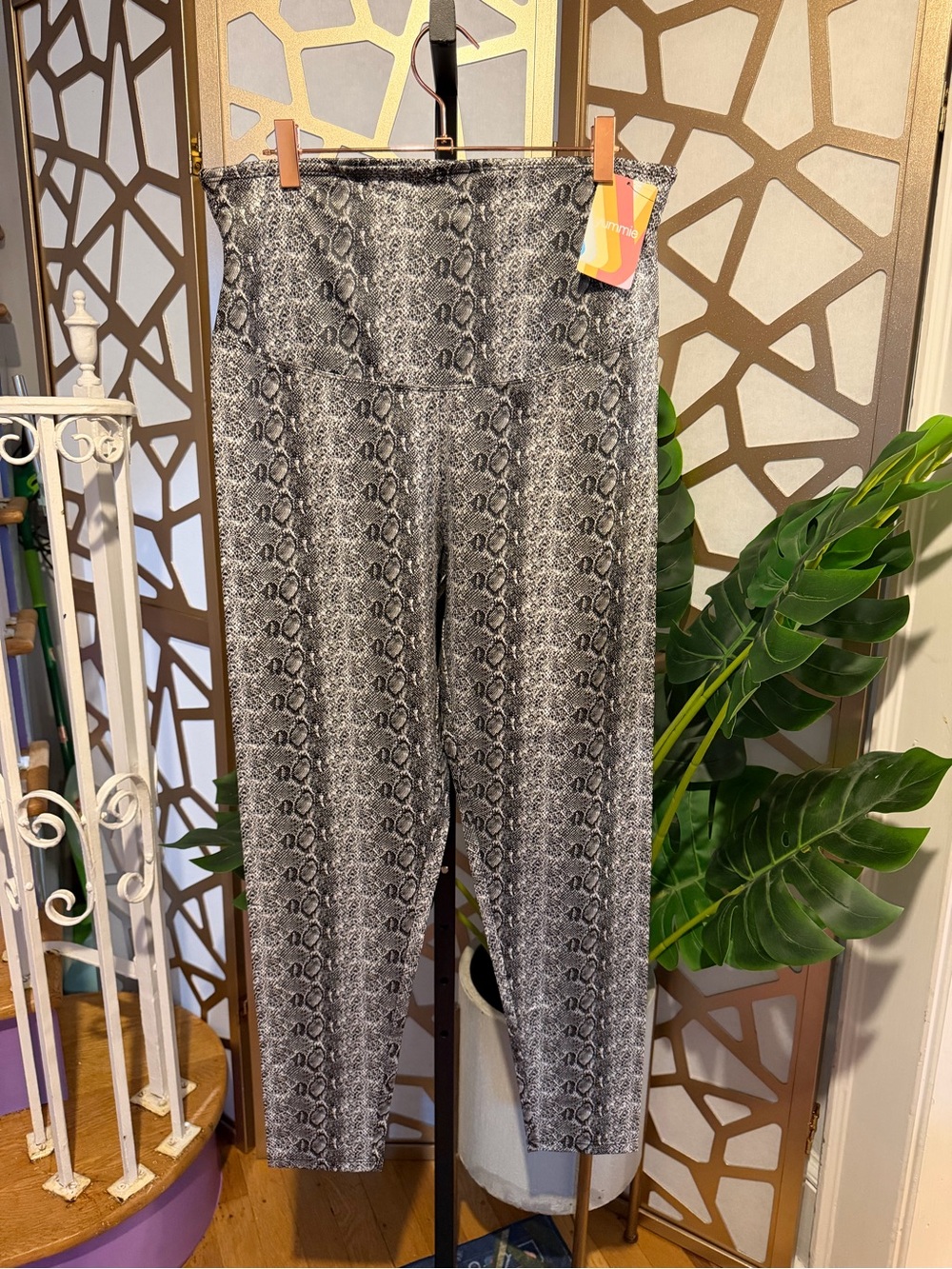 NWT Yummie Gray Snake Print Shaping Leggings High-waist